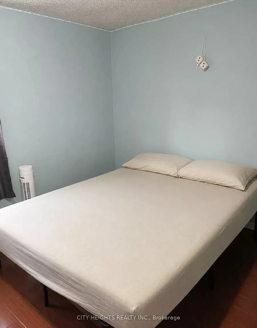 3 bed, $2,300 — Photo 4