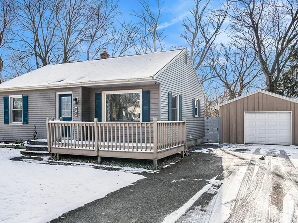 90 Moffett Ave, Kalamazoo, MI 49004