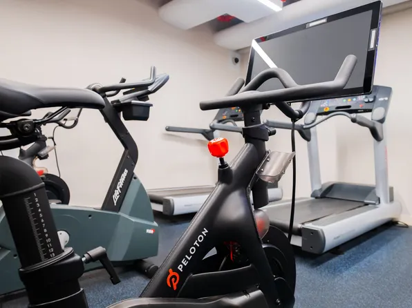 140 Riverside Boulevard image 17 of 22