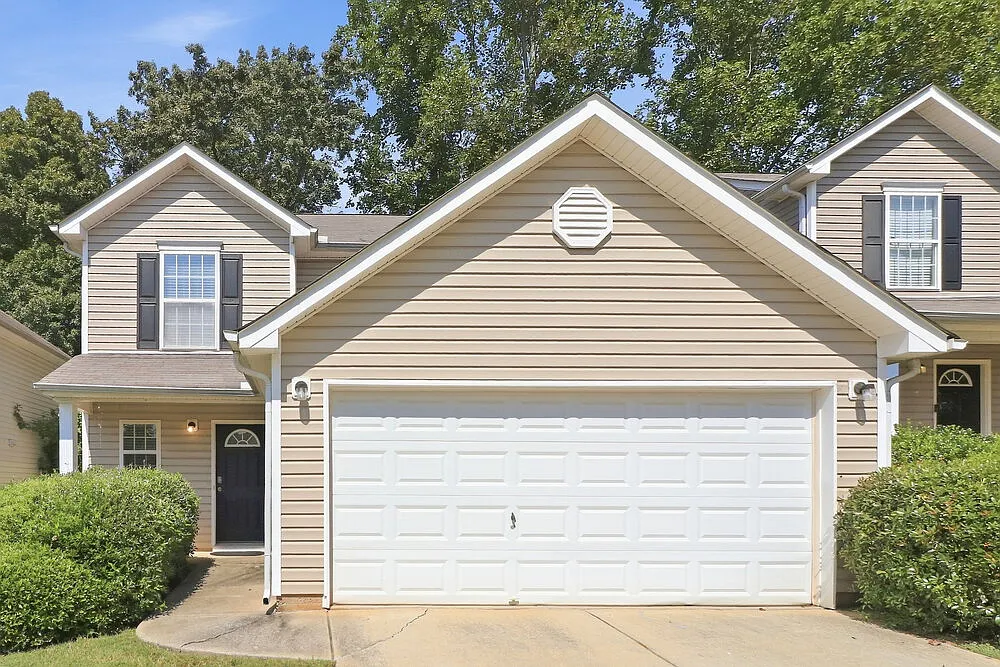 3 bed, 2.5 bath, 1528 sqft, $1,960 — Photo 1