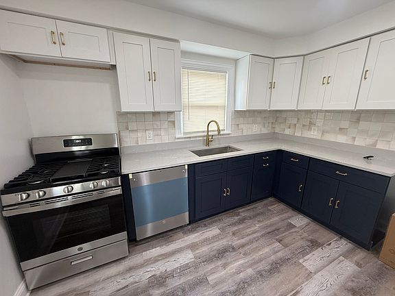 4th image of 698 E Sibley Blvd