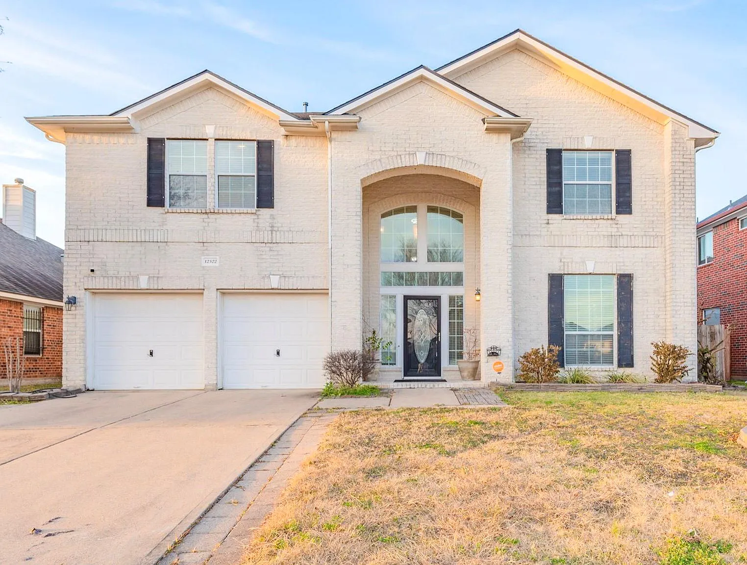 5 bed, 3.5 bath, 4460 sqft, $3,200 — Photo 2