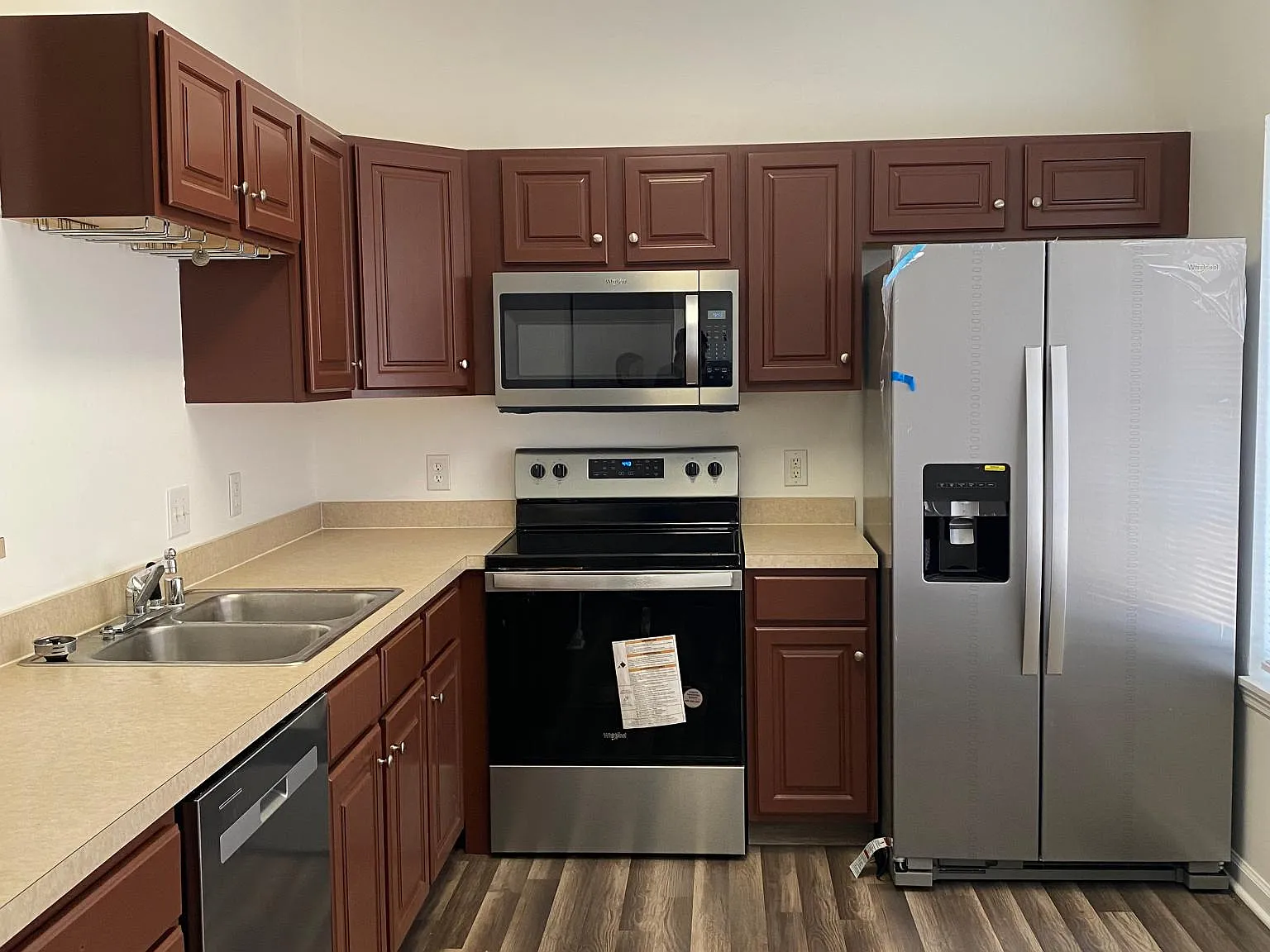 2 bed, 2.5 bath, 1280 sqft, $1,520 — Photo 2