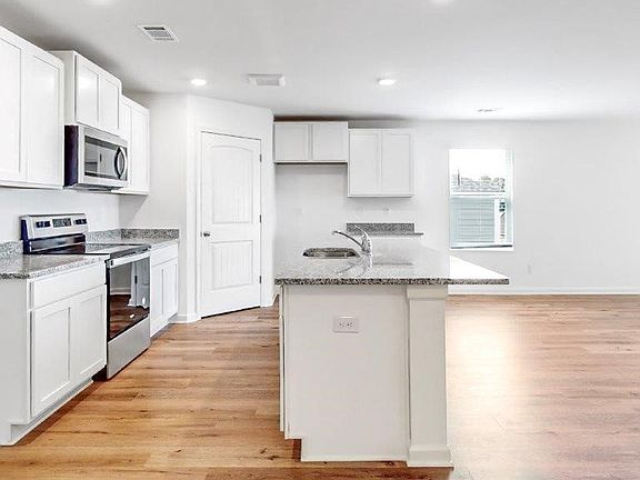 5th image of 4507 Goldenrod Way