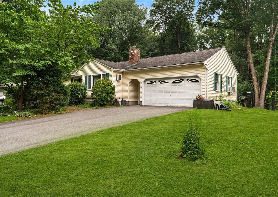 1st image of 22 Carillon Cir