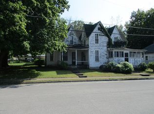 1003 Lyon St, Carthage, MO 64836