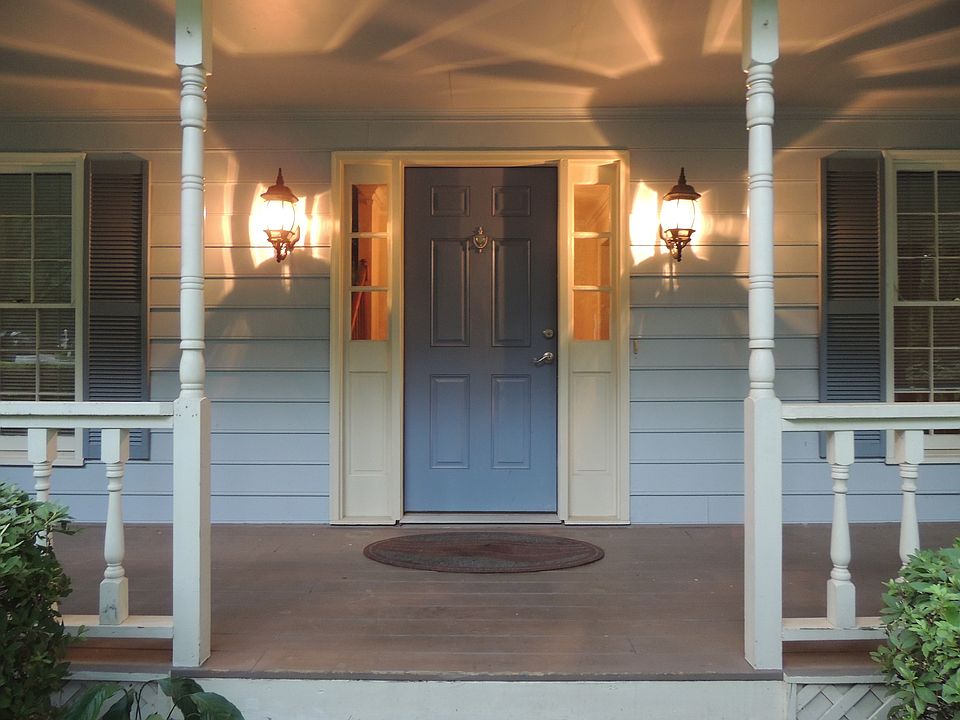 Nice front entry with large country porch