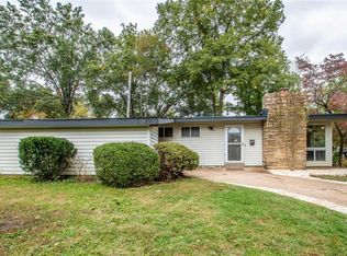 1312 Liggett Dr, Saint Louis, MO 63126