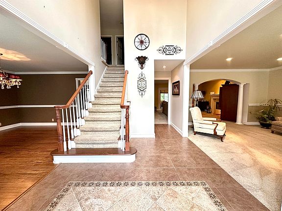2nd image of 4666 Canterbury Ct