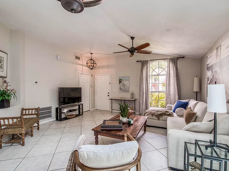 149 Cypress Cv — Photo 4