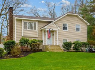 30 Peppermint Ln, Johnston, RI 02919