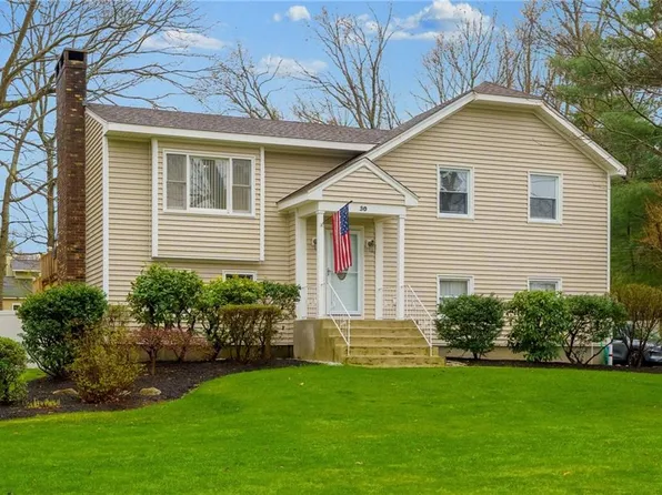 30 Peppermint Ln, Johnston, RI 02919
