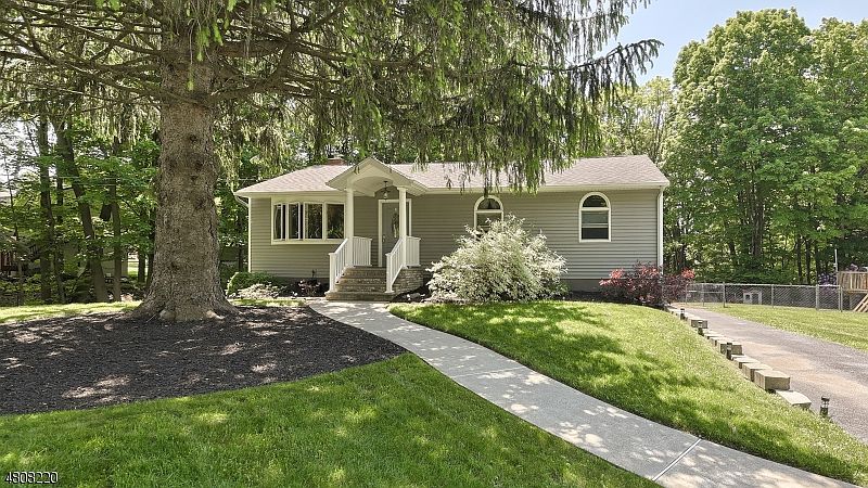 1st image of 427 Otterhole Rd