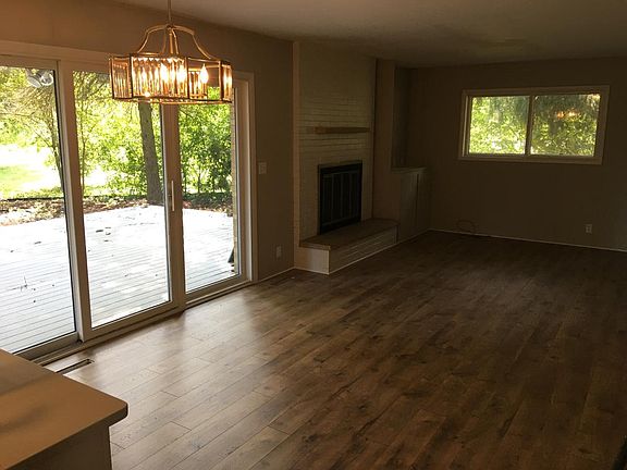 4th image of 209 Woodside Ln