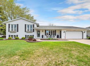 419 S Good Hope Rd, De Pere, WI 54115