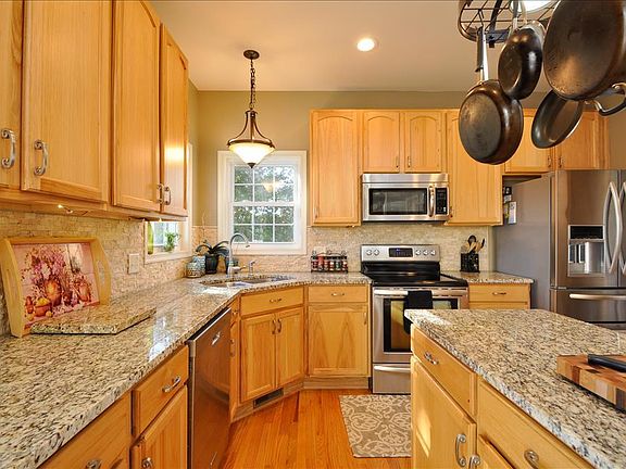 3rd image of 73 Country Manor Dr