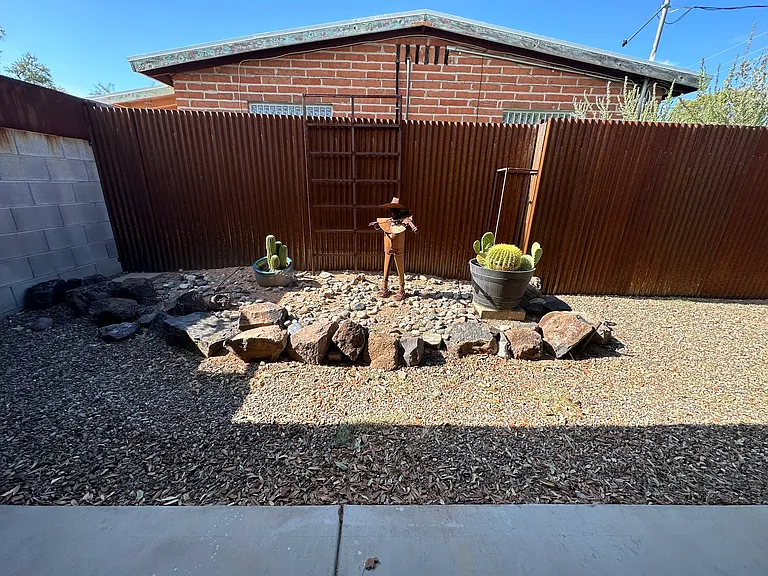 2208 N Rita Ave — Photo 21