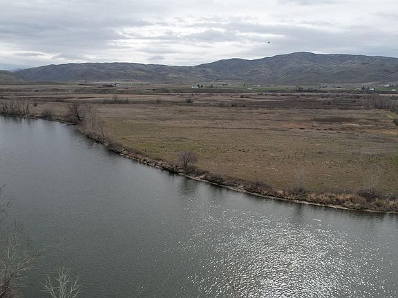 3rd image of 9845 N Highway 52