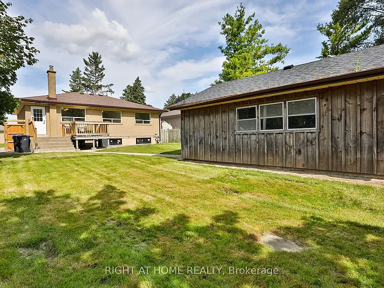 80 Stephen Dr — Photo 14