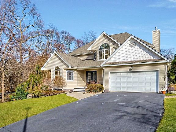 2nd image of 1 Rolling Wood Ct