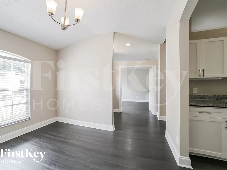 9812 Cristina Dr — Photo 5