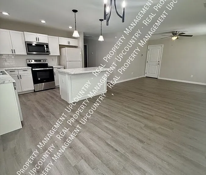 499 Textile Rd — Photo 3