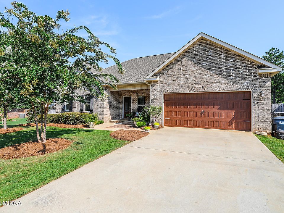 1st image of 304 Armadale Dr