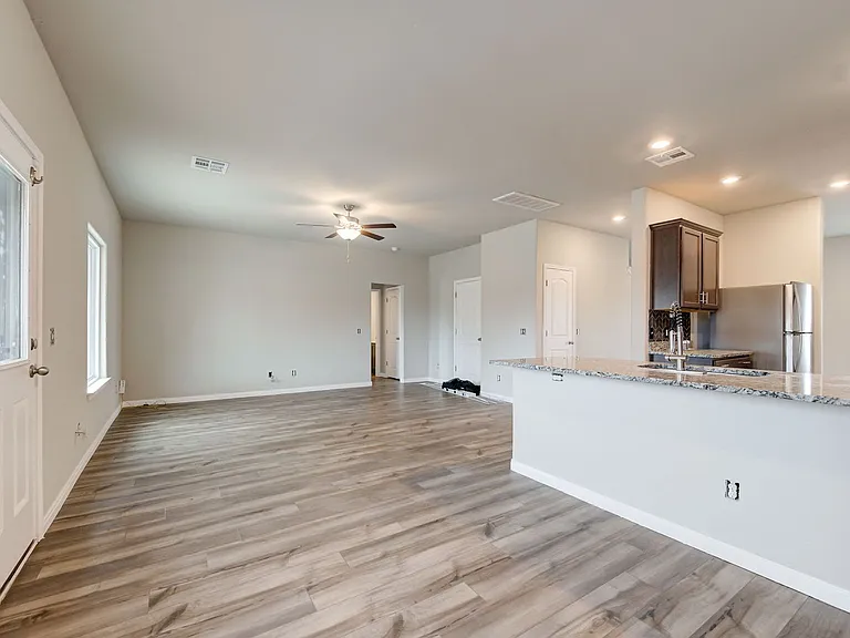 1609 Maroon Dr — Photo 13