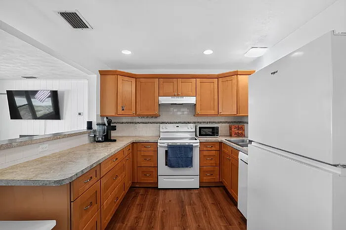 2617 Nassau St — Photo 17