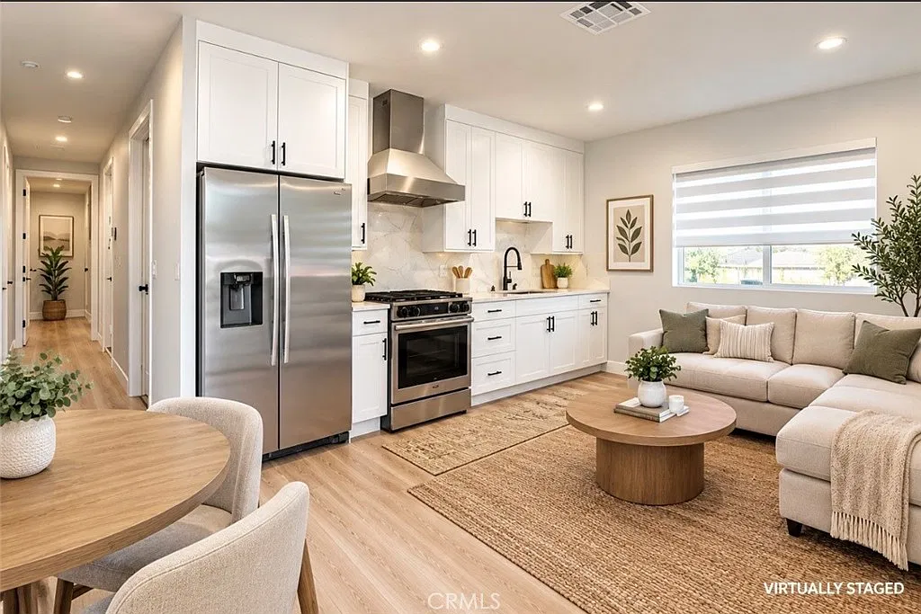 2 bed, 743 sqft, $3,000 — Photo 3