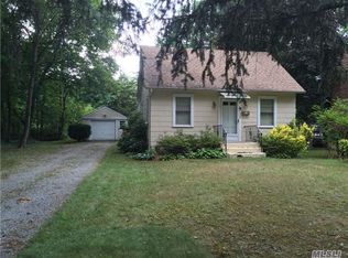 909 6th St, East Northport, NY 11731