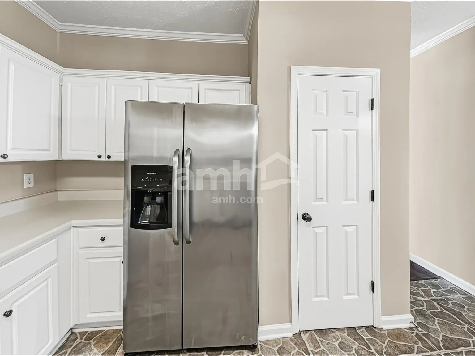 3 bed, 2.5 bath, 2142 sqft, $2,350 — Photo 4