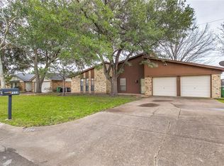7112 Meadow Park S, North Richland Hills, TX 76180