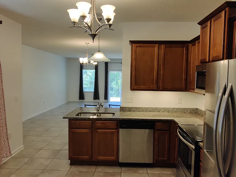 628 Servia Dr — Photo 4