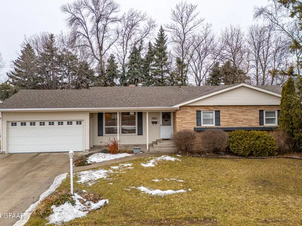 1523 Hoven Ln, Crookston, MN 56716