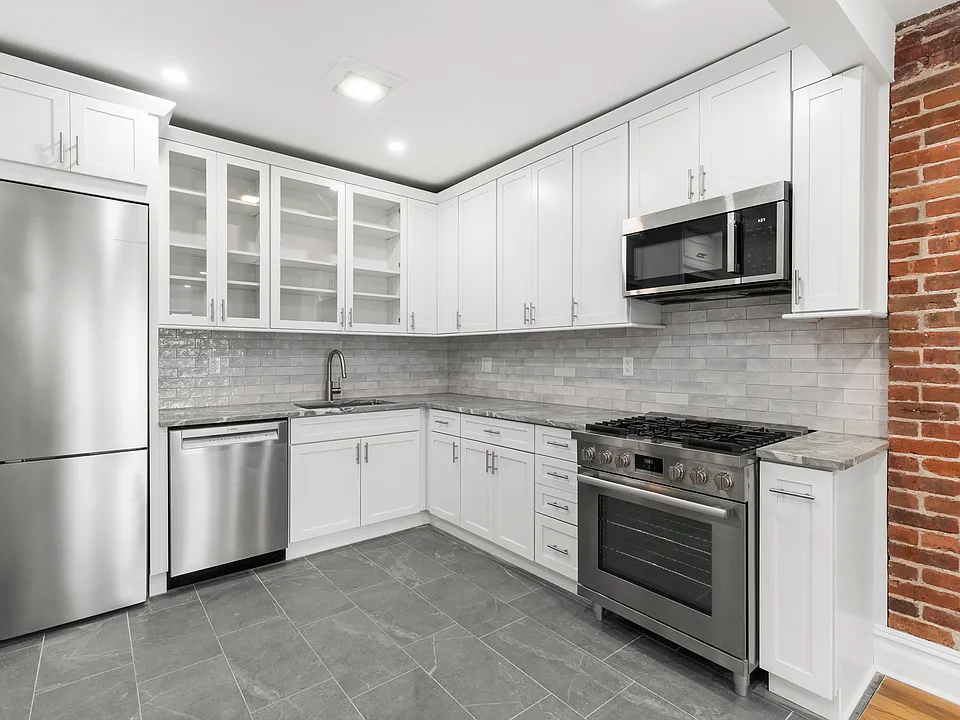 372 Clinton Ave #6