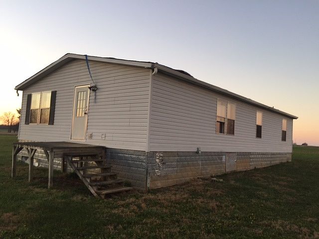 2nd image of 1924 Lawrence Rd