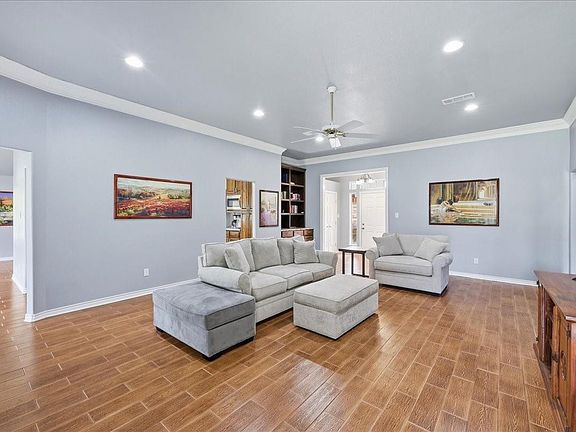 3rd image of 2406 Golden Oak Dr