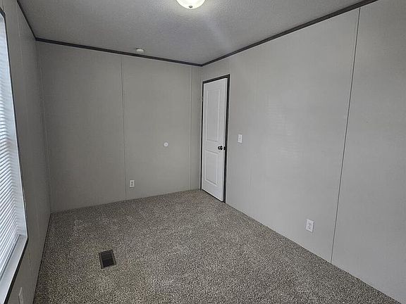 4th image of 2737 W Washington Ctr #296