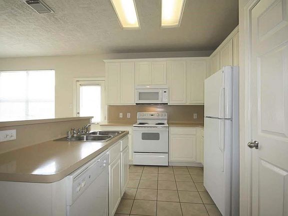 3rd image of 14403 Fairbuff Ln