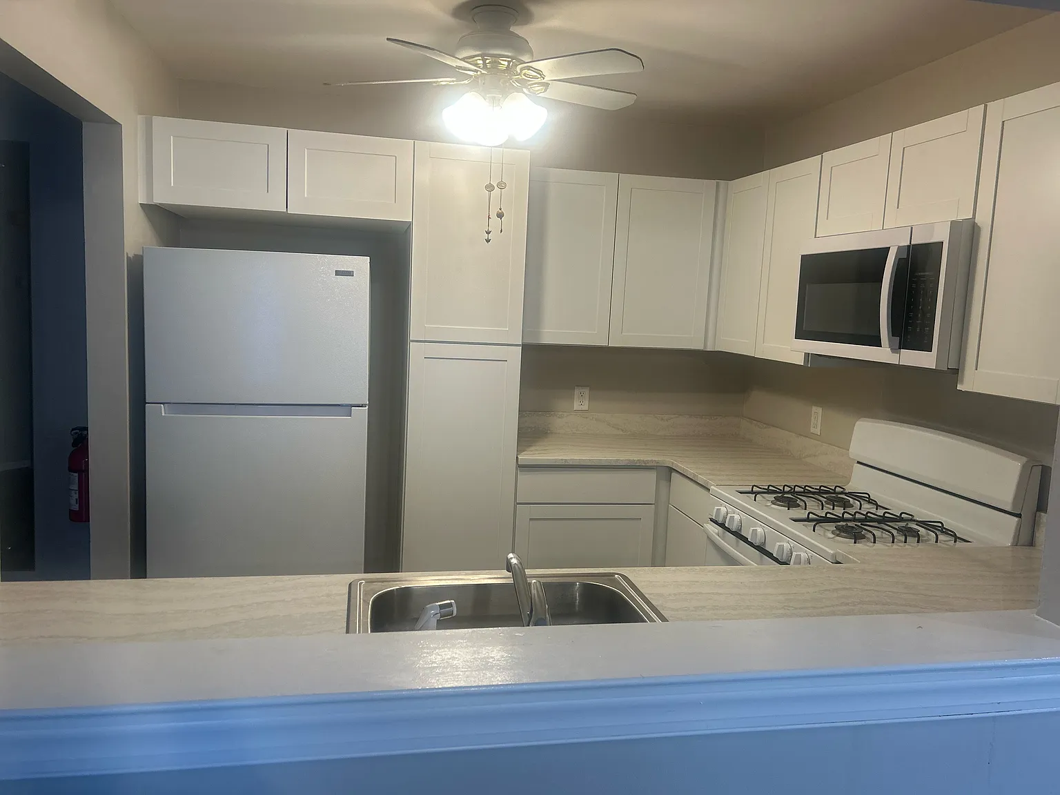 2 bed, 1000 sqft, $2,500 — Photo 3
