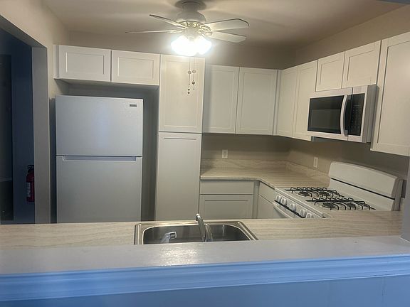 3rd image of 531 Clubhouse Ct Unit 12