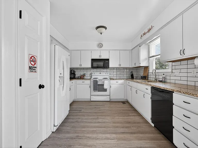 136 Stevens Dr — Photo 13