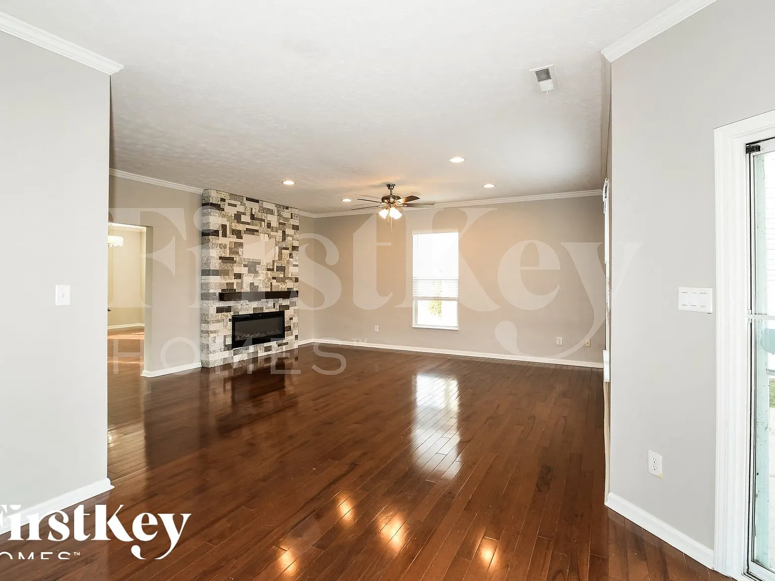 4 bed, 2.5 bath, 3222 sqft, $3,090 — Photo 3