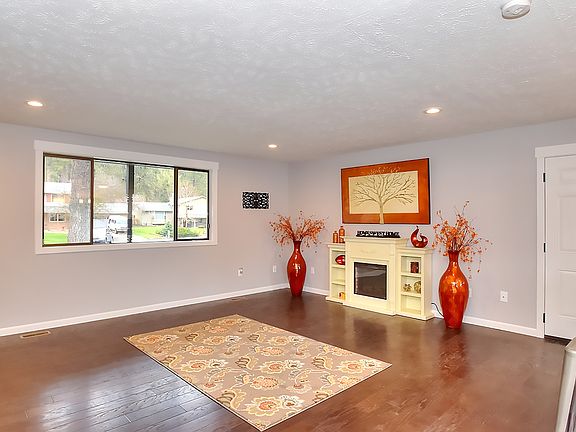 5th image of 1212 E Woodglen Ct