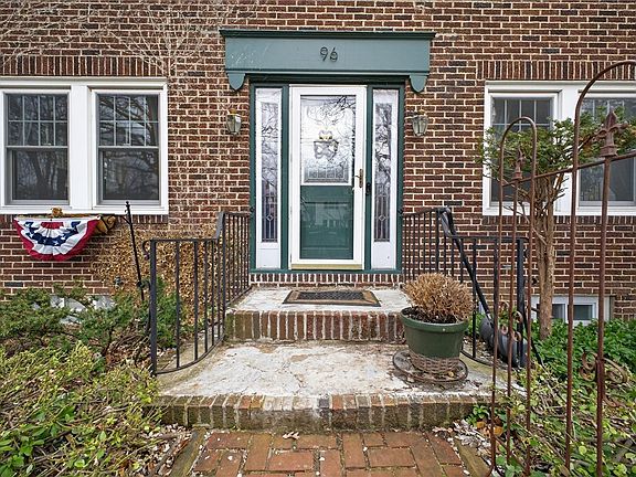 2nd image of 96 Thomas Ave