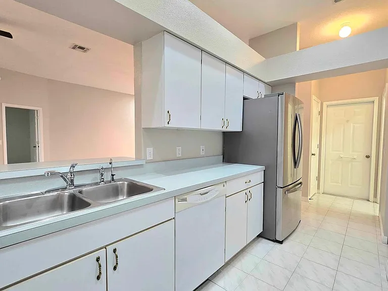 7047 Hazeltine Cir — Photo 10