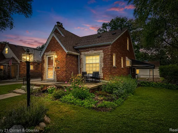 2100 Lancaster St, Grosse Pointe Woods, MI 48236