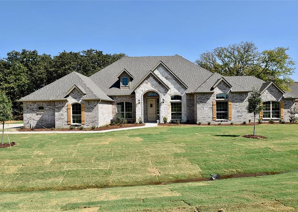 1st image of 104 Spanish Oak Dr