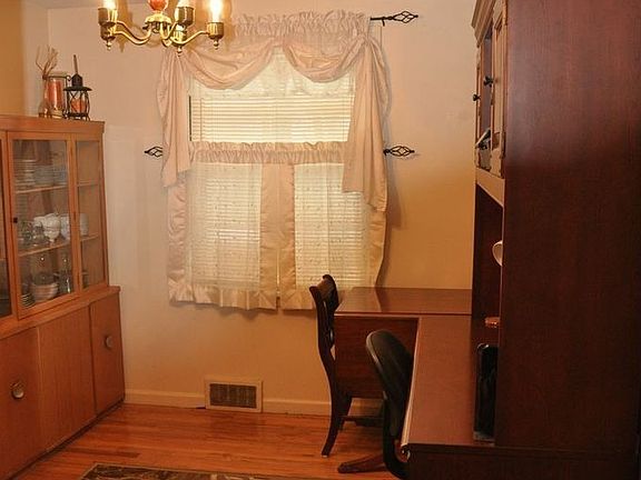 Dining/office 